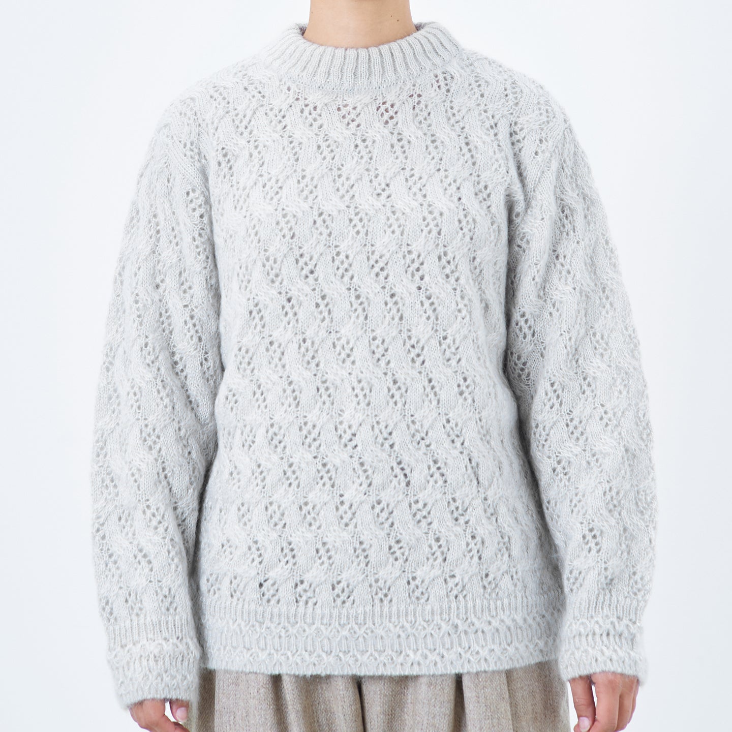 〈高品質シルク&アンゴラ山羊モヘヤ〉模様編み ボトルネックセーター (mug915)