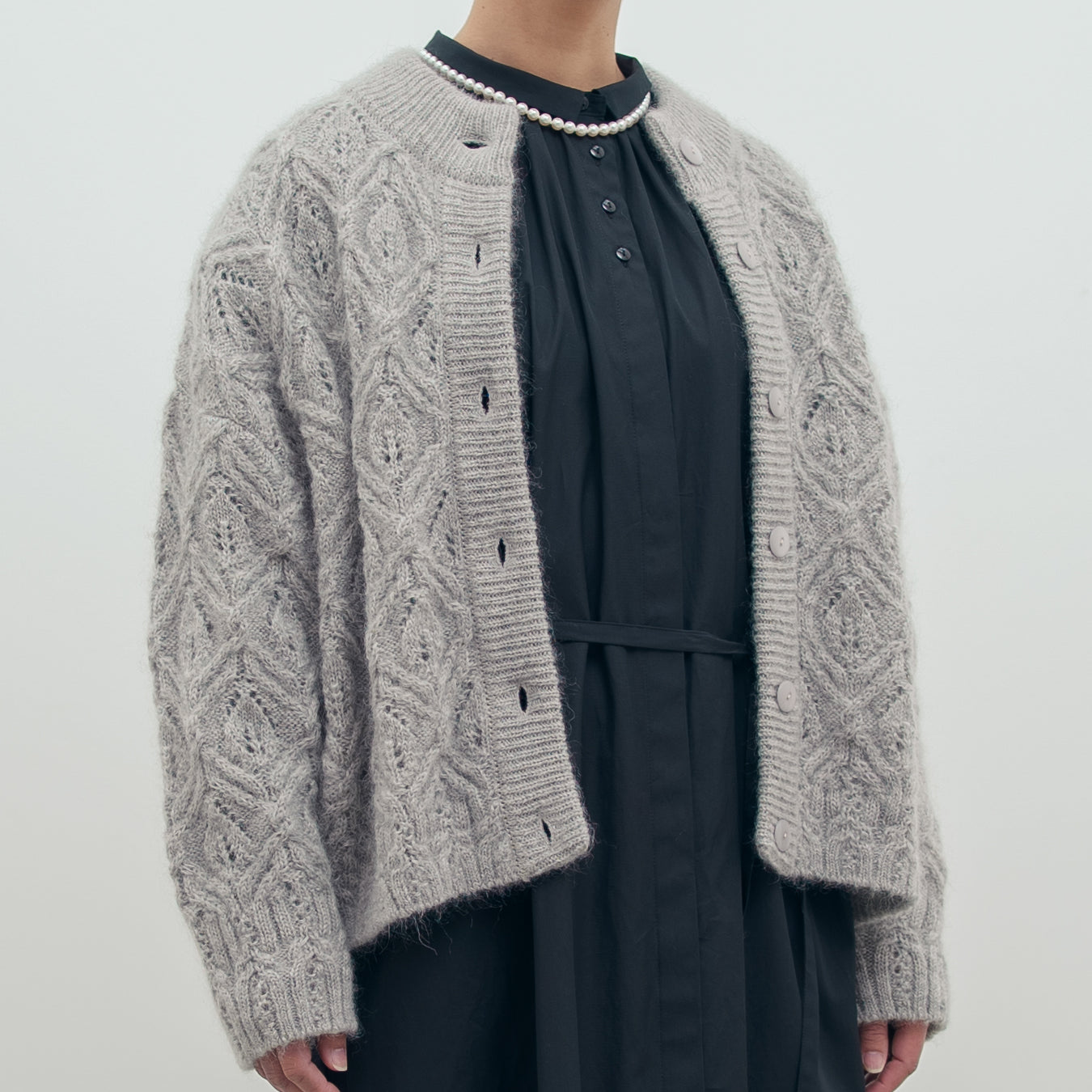 〈キッドモヘヤ×ウール×アルパカ×シルク〉リーフ模様編み カーディガン (muk405)