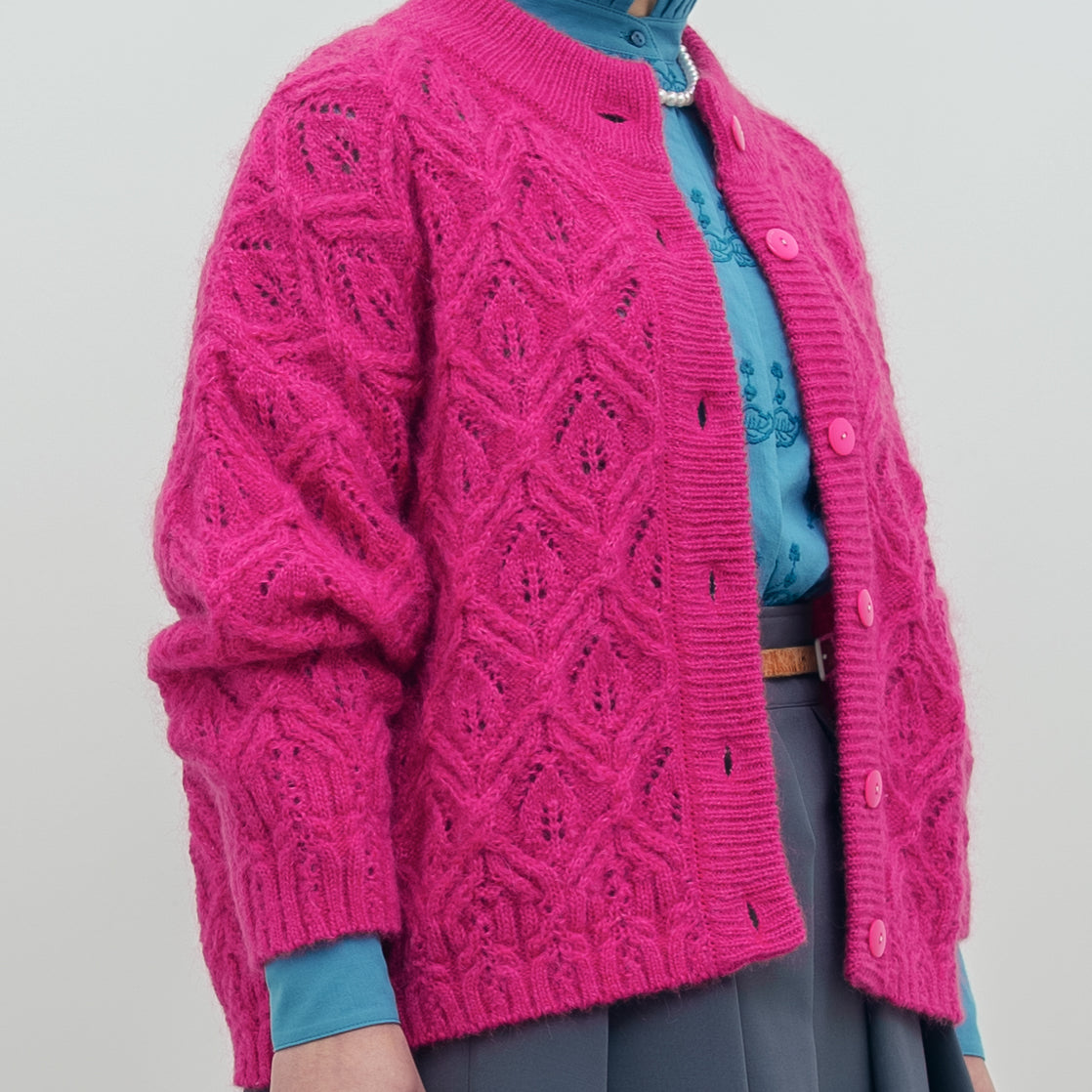 〈キッドモヘヤ×ウール×アルパカ×シルク〉リーフ模様編み カーディガン (muk405)