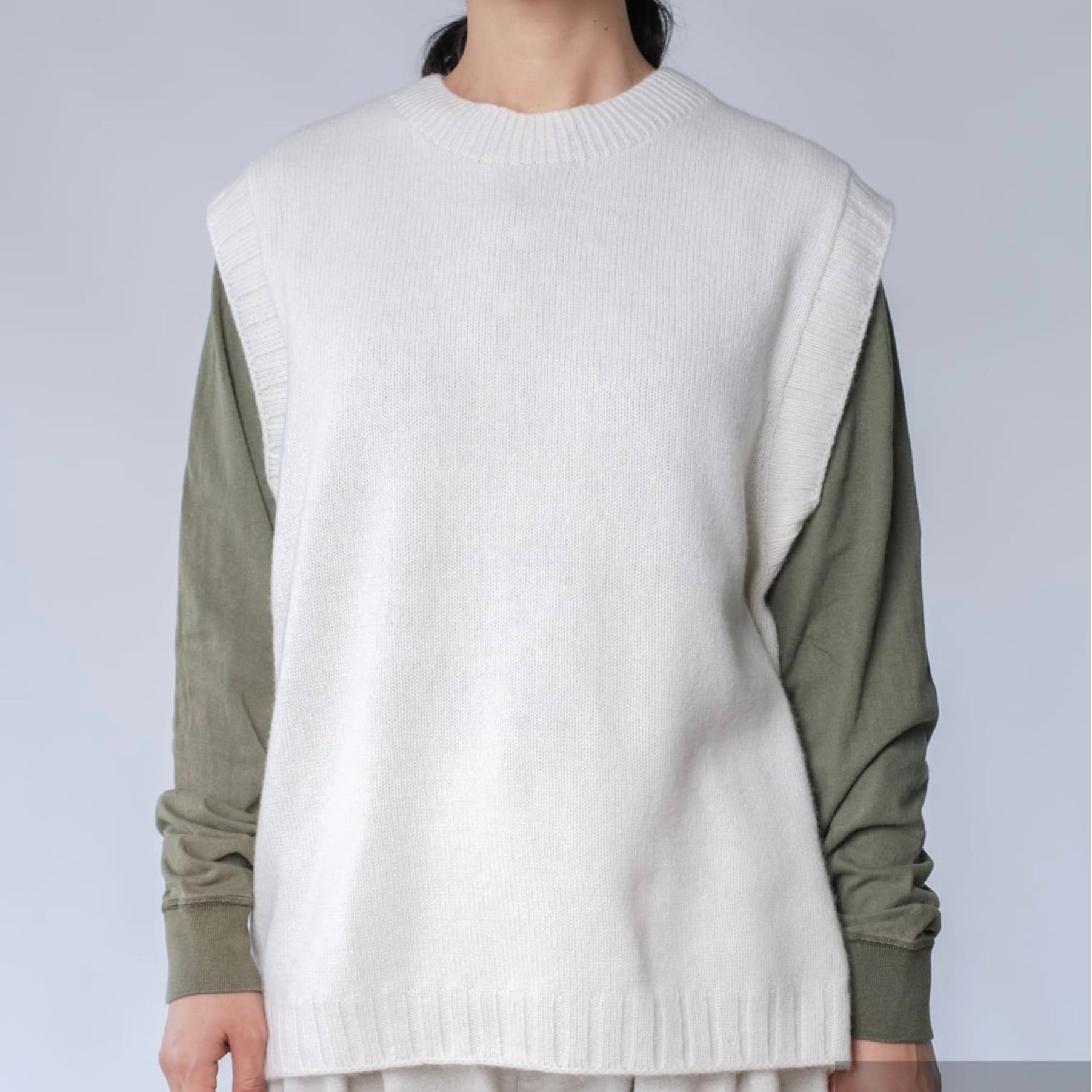 カシミヤ糸のベスト(CAA-920)