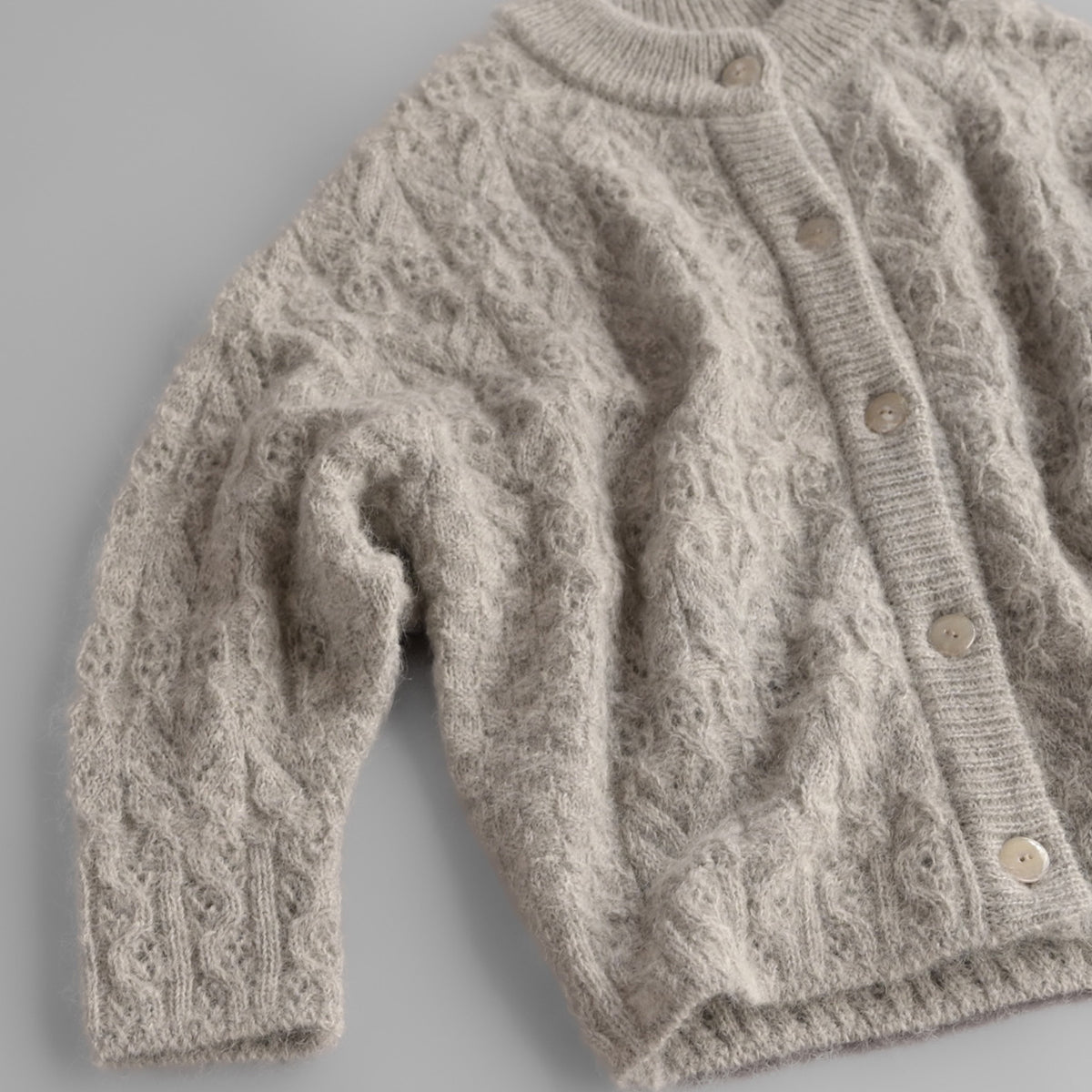 高品質極細アルパカモヘア〉ニットのカーディガン (mue411) – WOOL STUDIO