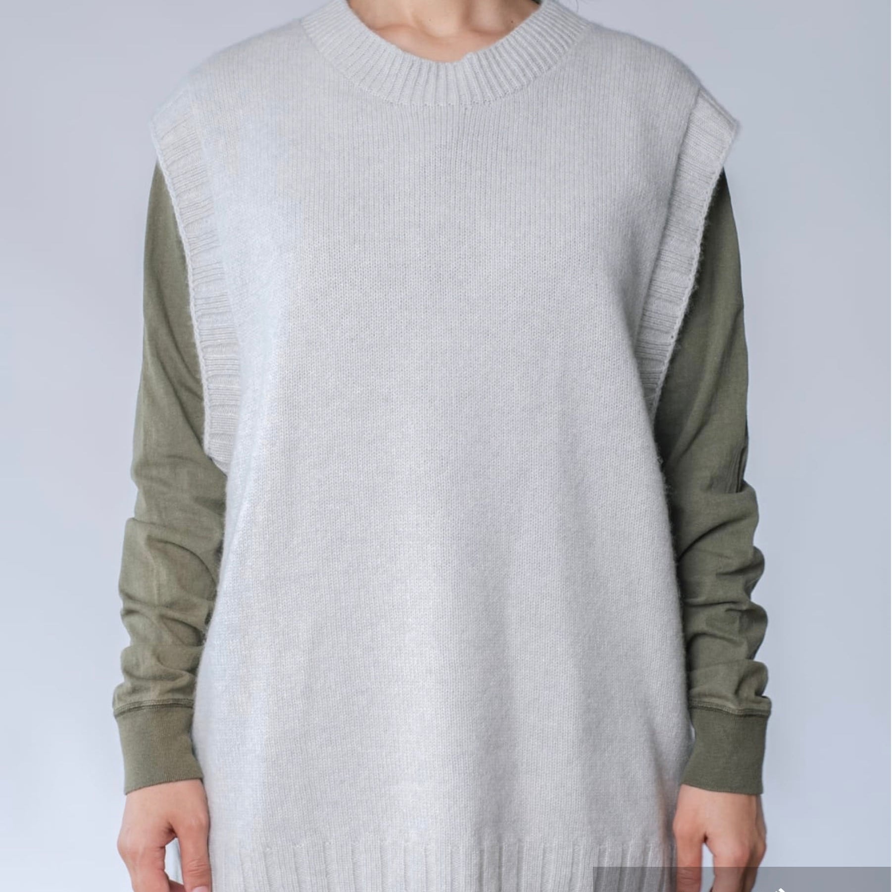 カシミヤ糸のベスト(CAA-920)