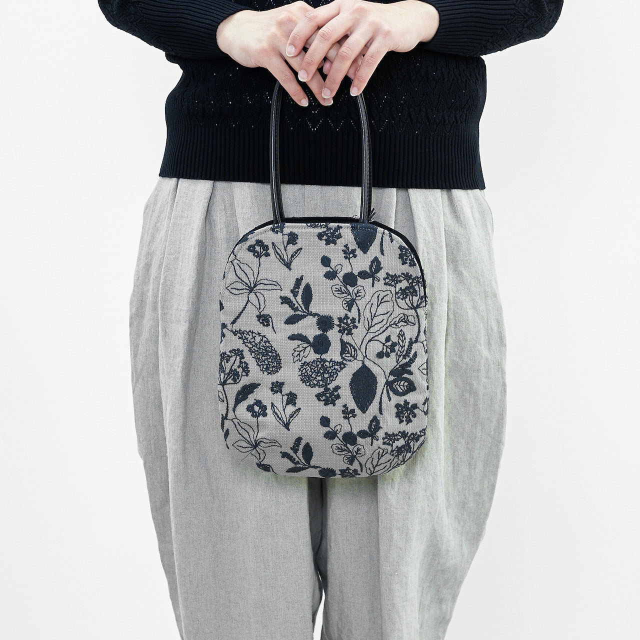 〈マチなしフラット〉〈長財布・ペットボトル可〉〈持ち手レザー〉筆記帳刺繍 ミニサイズバッグ (bag027)