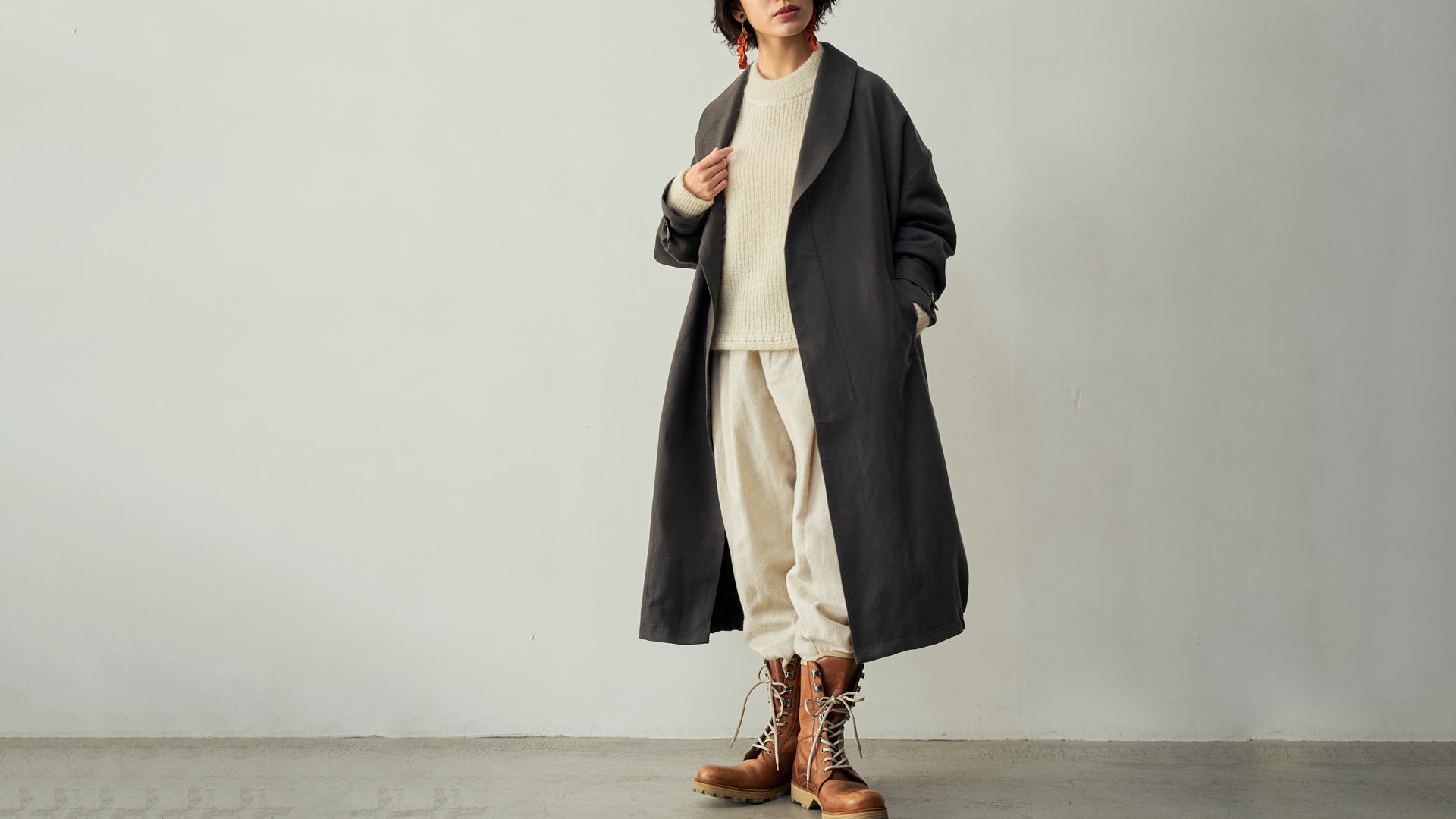 【コート特集】軽やかに春先まで纏う。長年寄り添う無地＆刺繍柄コート