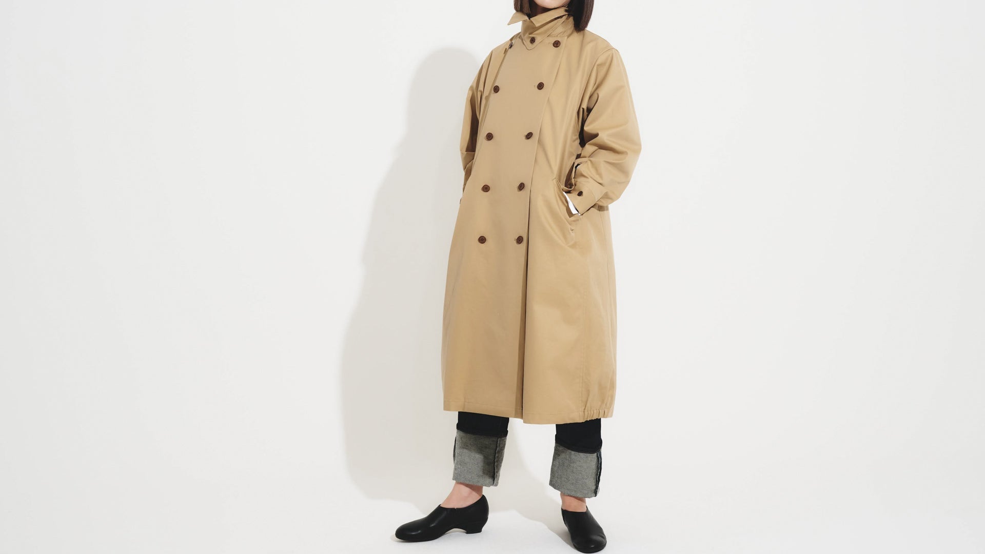 【新入荷】春の外出を、もっと自由に。花粉を寄せ付けず美しく纏う、天然コットン100%の「花粉シールドコート」