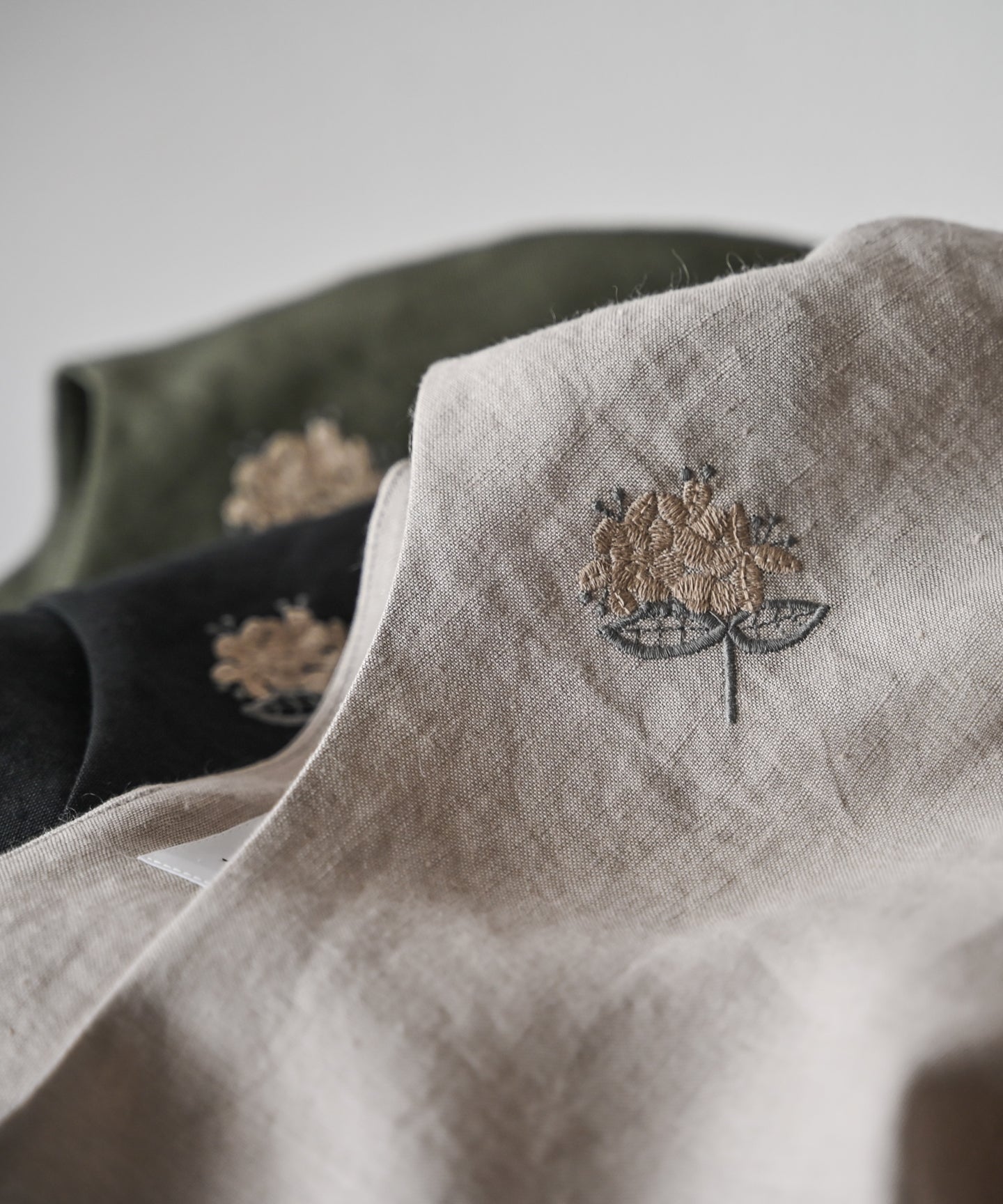 【muuc商品紹介】丈夫で涼しく肌あたりも快適な、上質なリネン地のプルオーバー