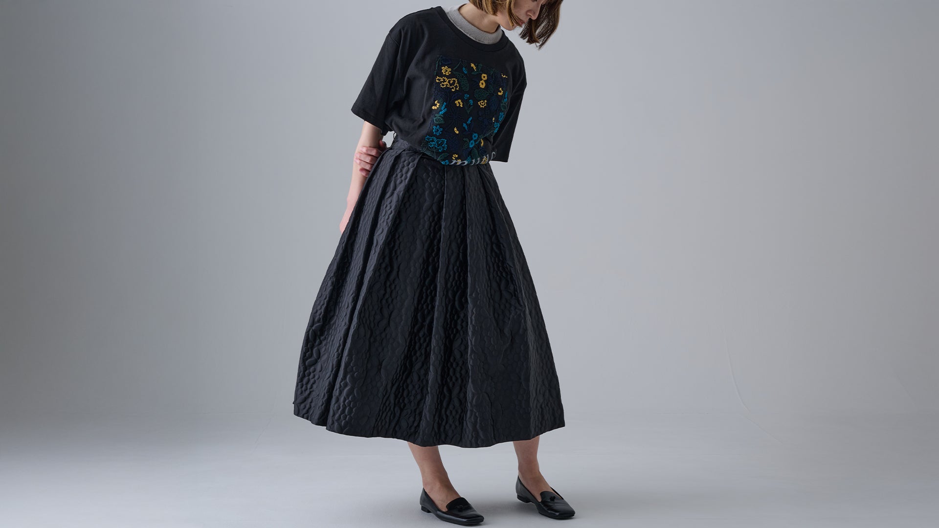 【muucスタイリング】オトナカジュアルのTシャツ＆スカート(動画)