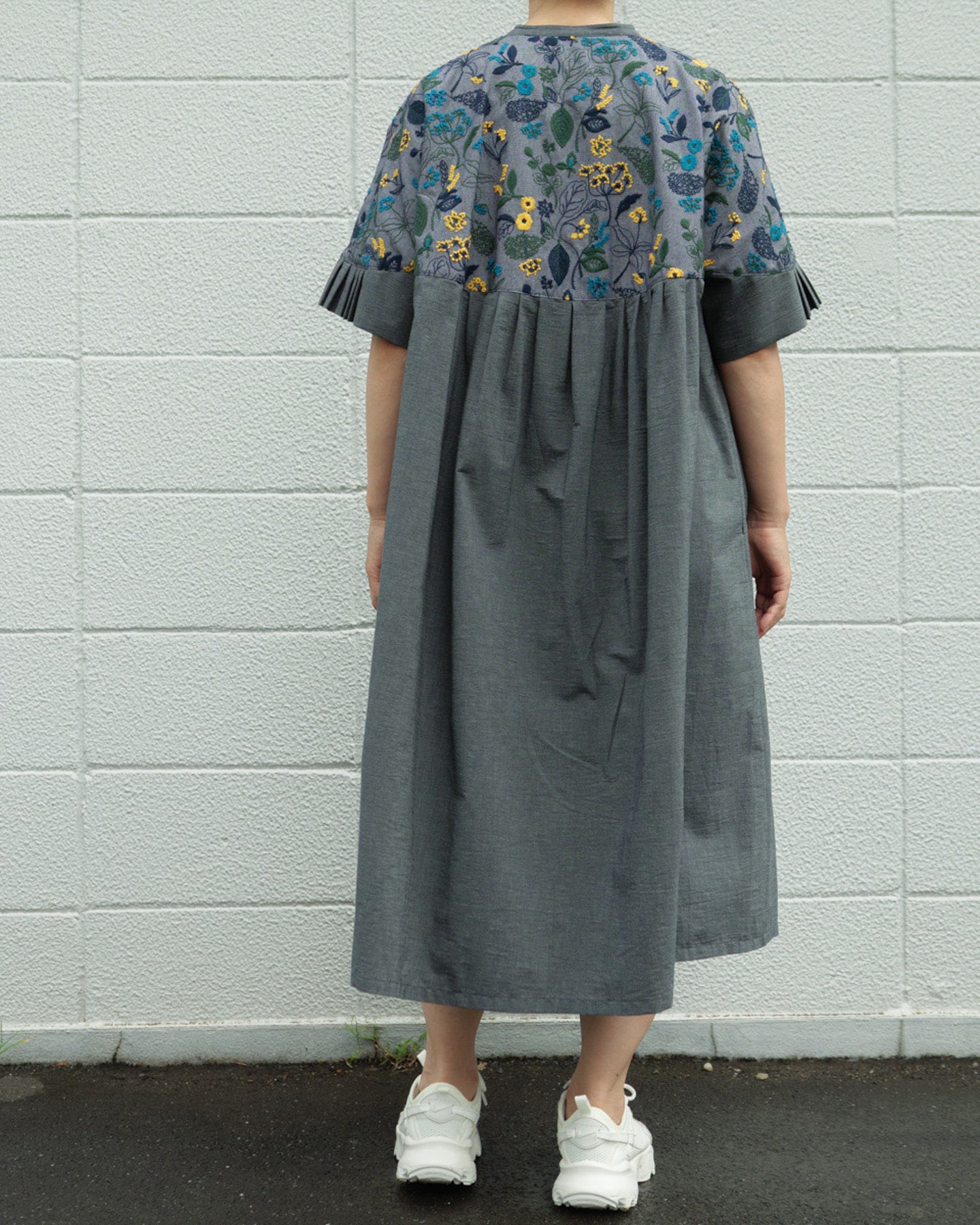 筆記帳刺繍ヨーク切り替えワンピース (mun603) – WOOL STUDIO
