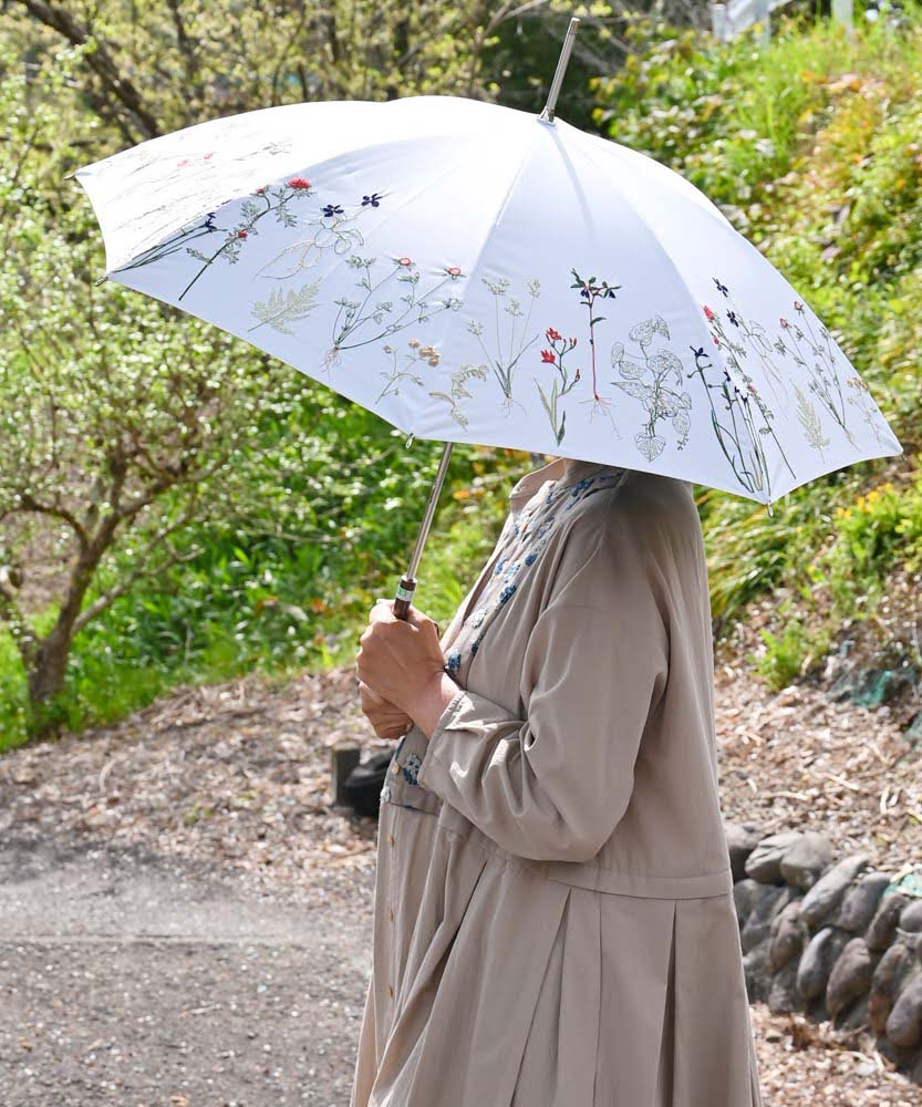 〈UVカット率99%以上・一級遮光生地・晴雨兼用〉ボタニカル刺繍の日傘 （長傘タイプ）(ELS57)