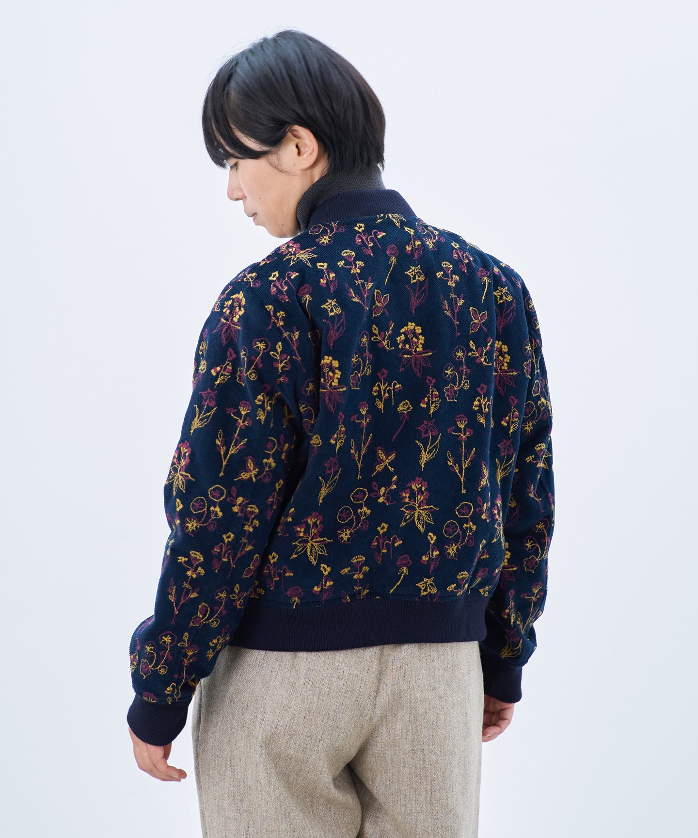 遠州織物 コットンコーデュロイ〉花刺繍のブルゾン (mug521) – WOOL STUDIO