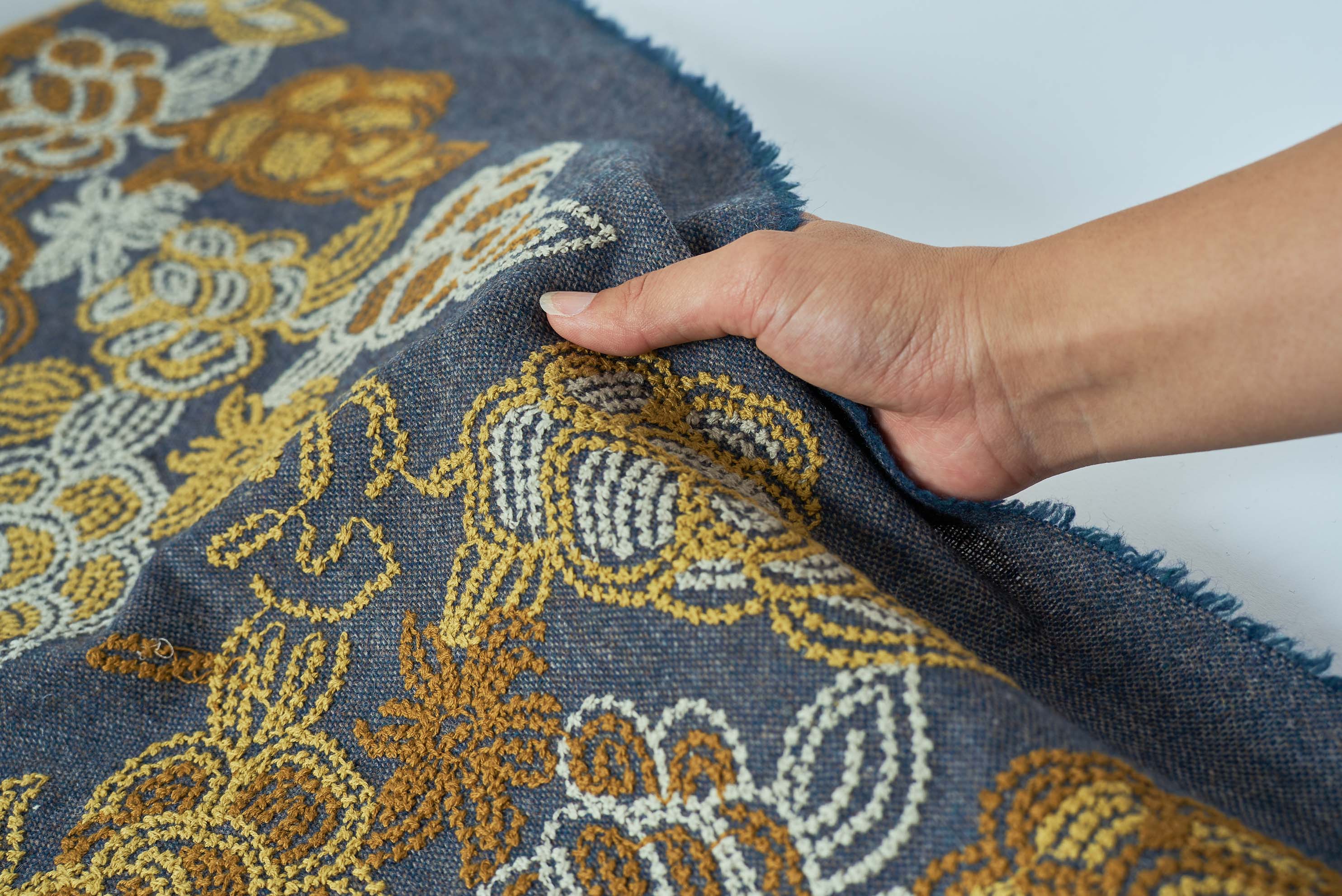 Textile】Knot-Stitched Flower (刺繍生地） – WOOL STUDIO