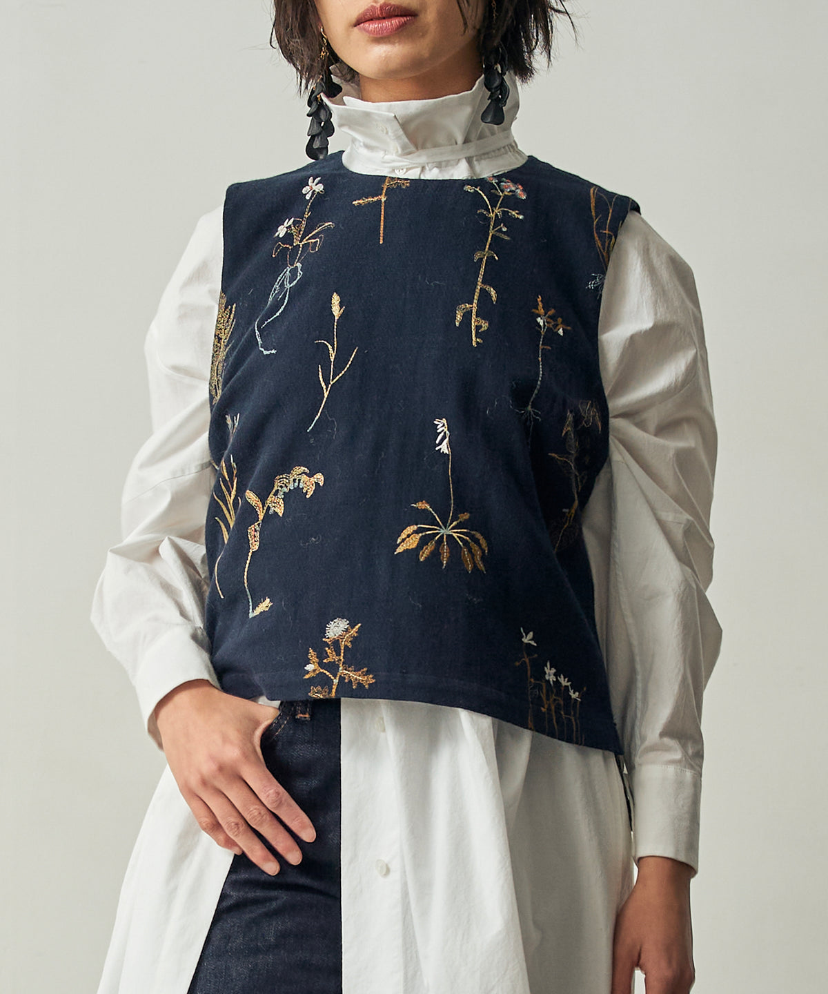ボタニカル刺繍ベスト (mum407) – WOOL STUDIO