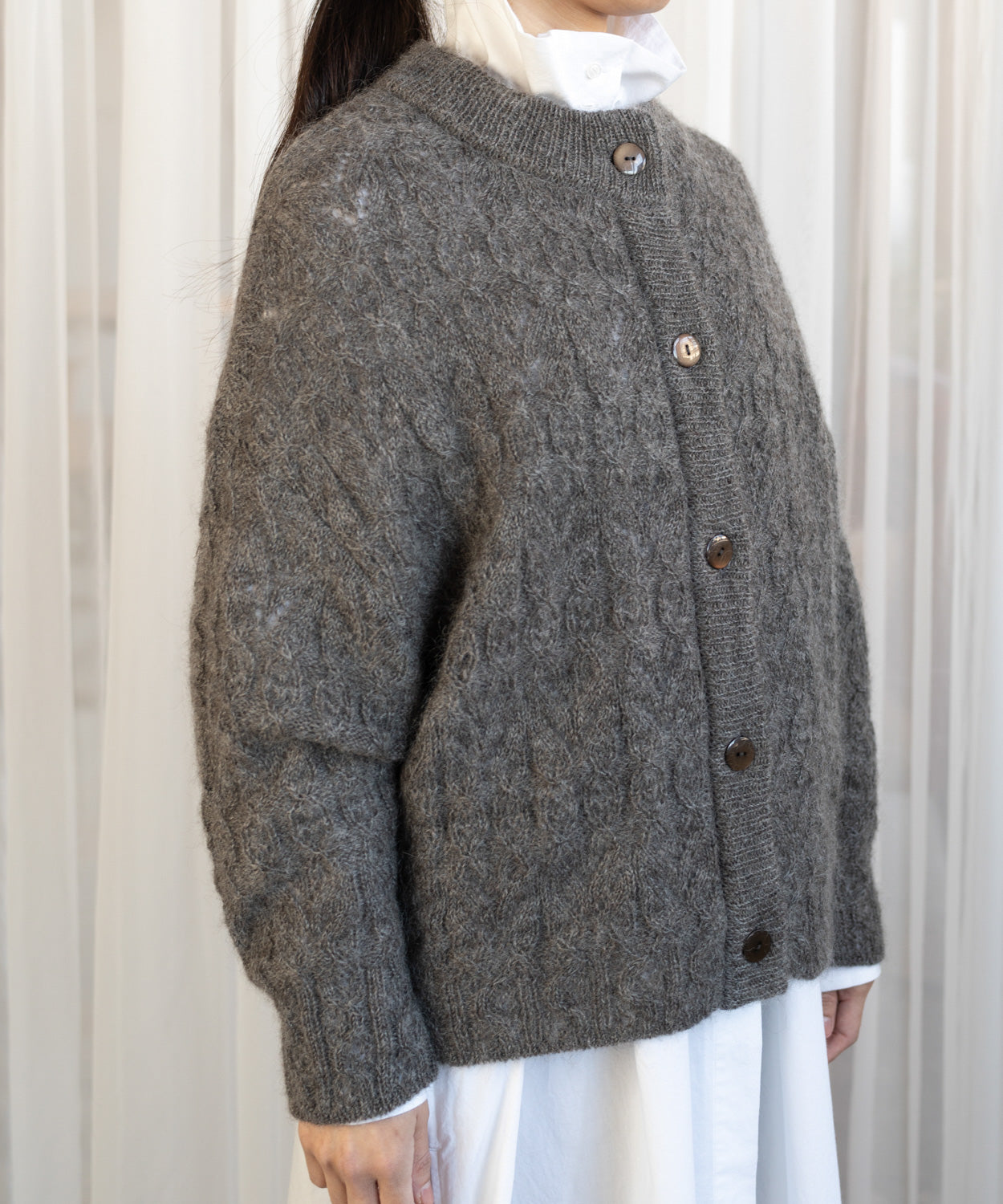 美品 ヴィンス メリノウールアルパカタートルネックニット ケーブル編み グレー 美品 ヴィンス メリノウールアルパカタートルネックニット ケーブル