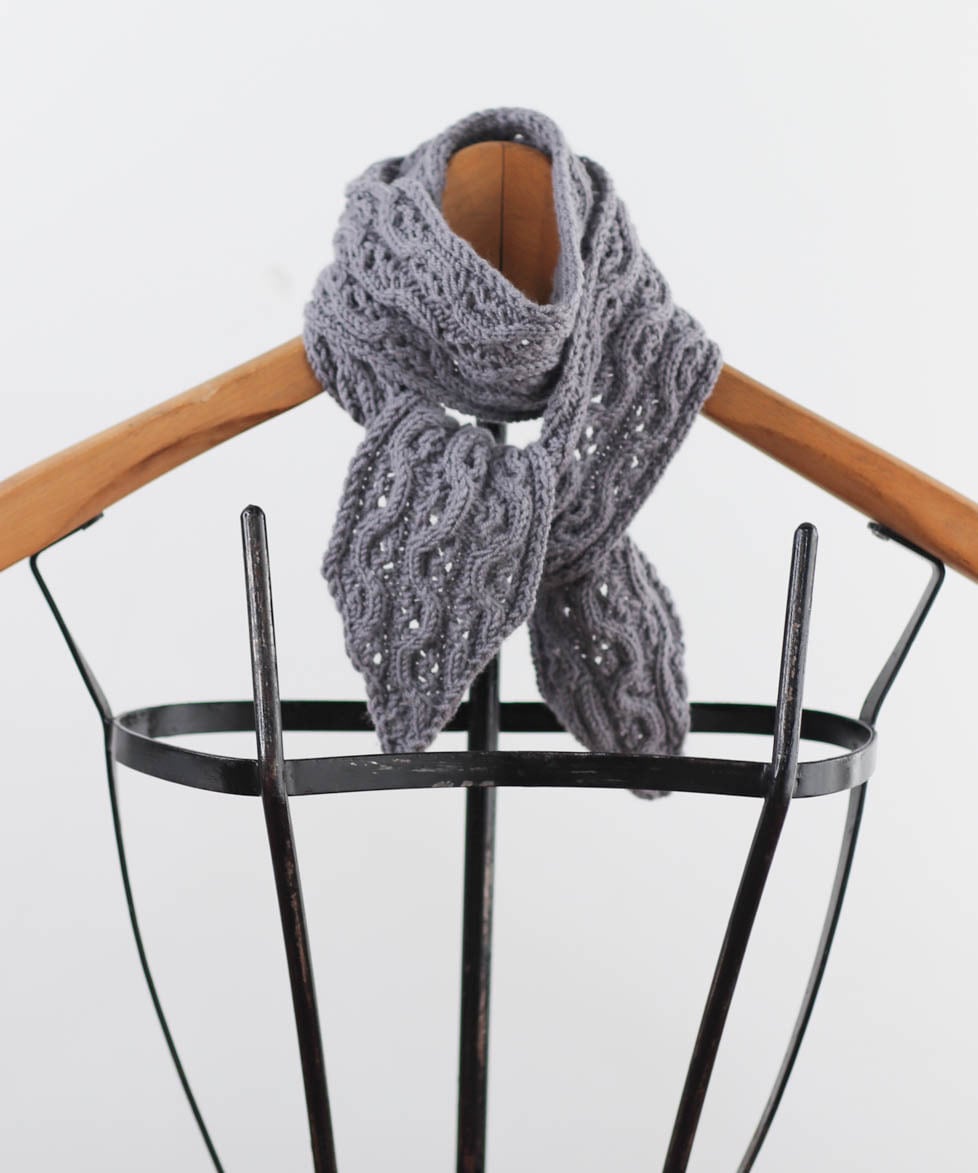 通販生活 ファッション 編み図】透かし模様スカーフ（糸：NO.1・NO.22・NO.29） – WOOL 小物