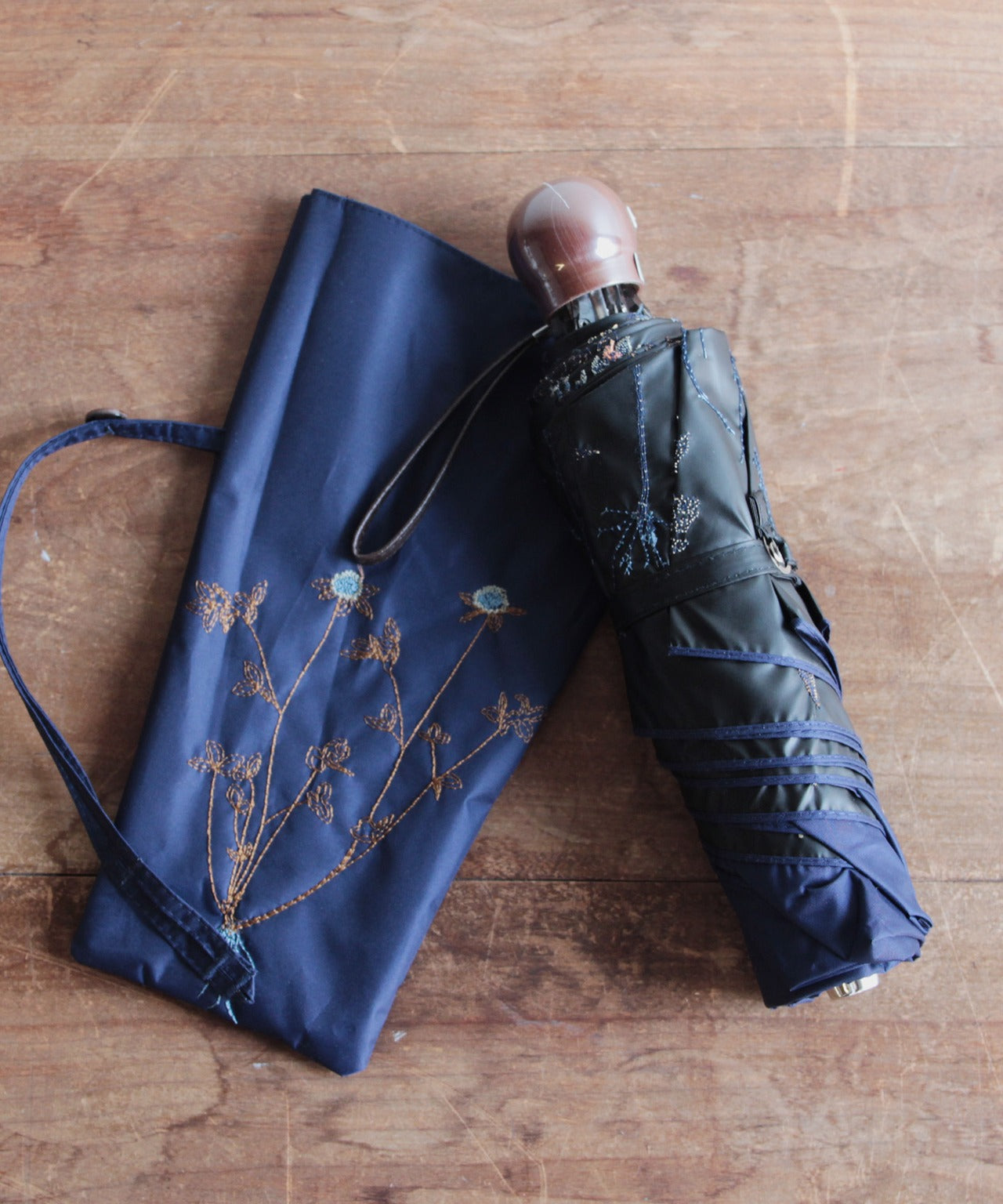 サマーシールド　晴雨兼用日傘　1級遮光　 ボタニカル 刺繍 一級遮光生地・晴雨兼用〉ボタニカル刺繍の日傘 （折りたたみ傘