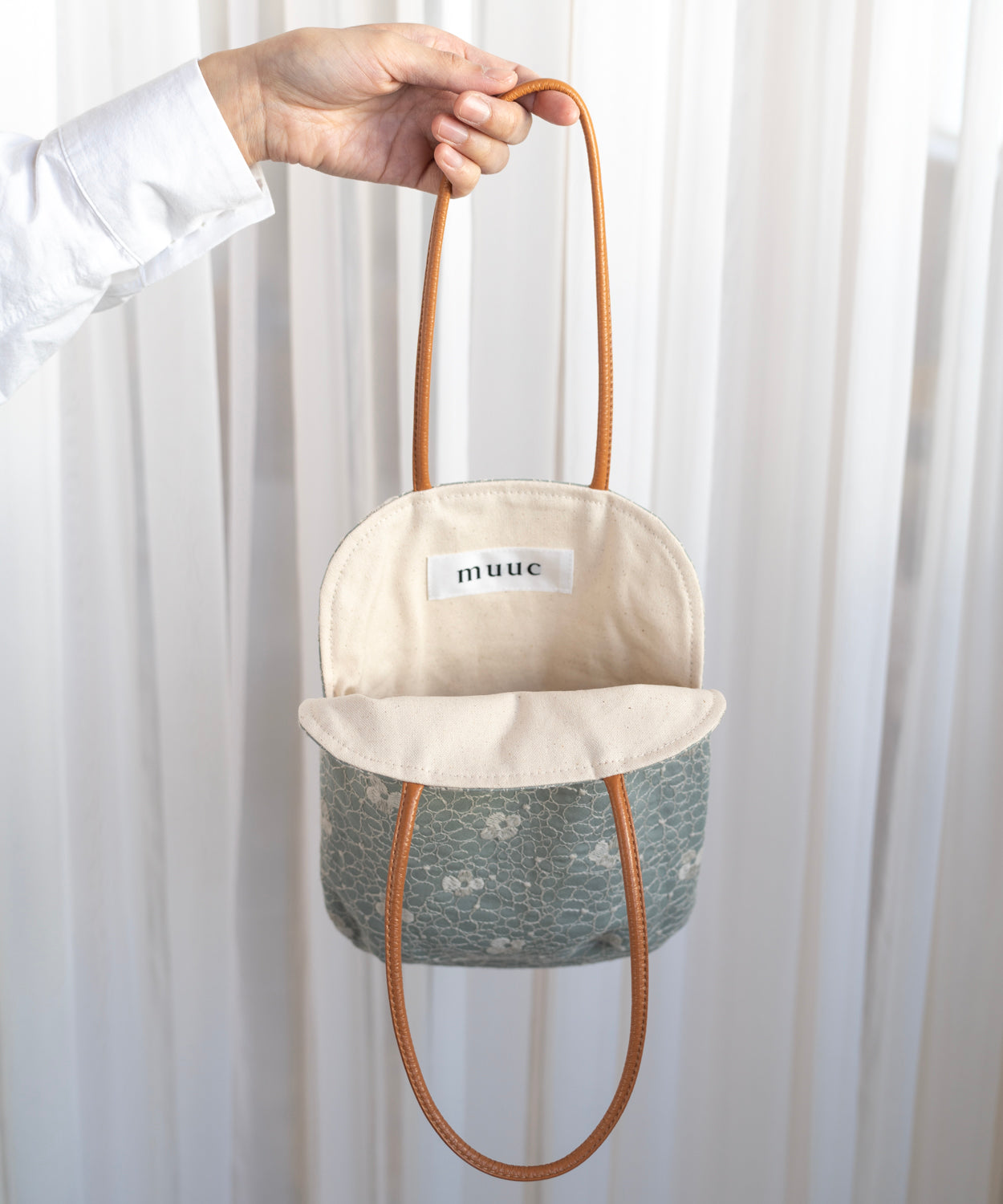 25AW先行予約〉紫陽花刺繍 miniバッグ (bag041 ブルー) – WOOL 25AW先行予約〉紫陽花刺繍 miniバッグ (bag041 ブルー) – WOOL