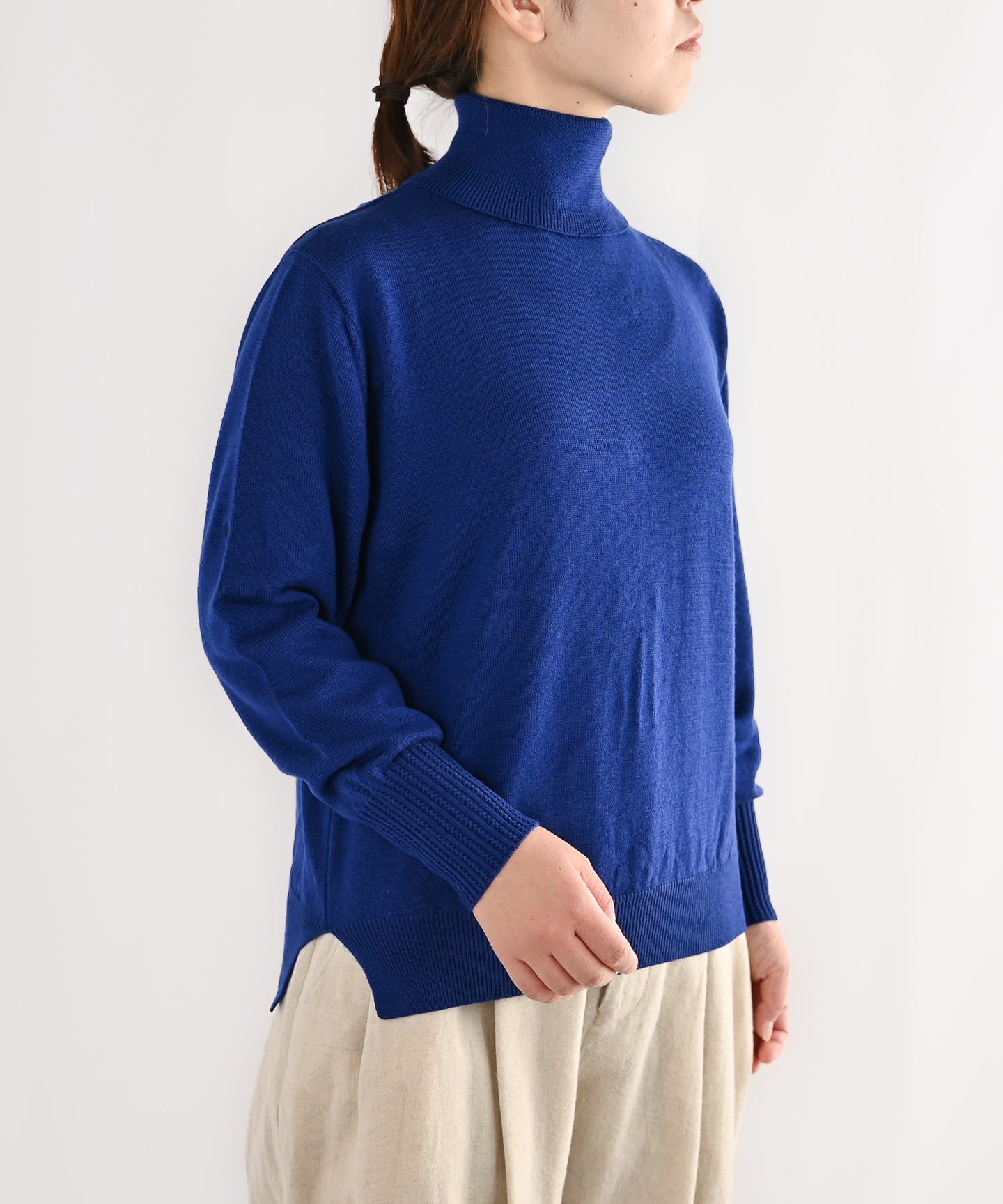 エクストラファインメリノウール〉タートルネックプルオーバー (mug918