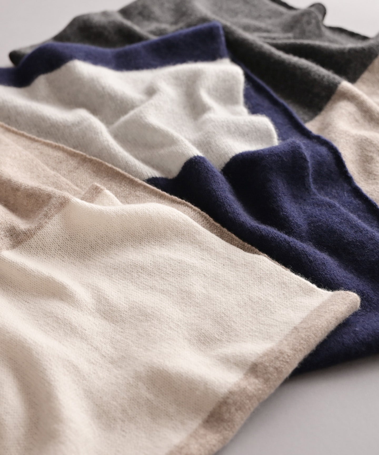 カシミヤ100％のスヌードツートンカラー（CAA-044） – WOOL STUDIO