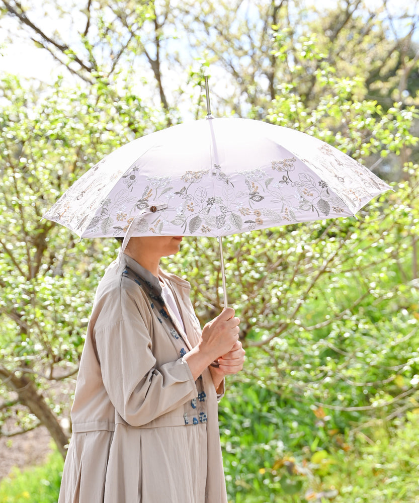 〈UVカット率99%以上・一級遮光生地・晴雨兼用〉窓辺の花刺繍の日傘 （長傘タイプ）(ELS56)