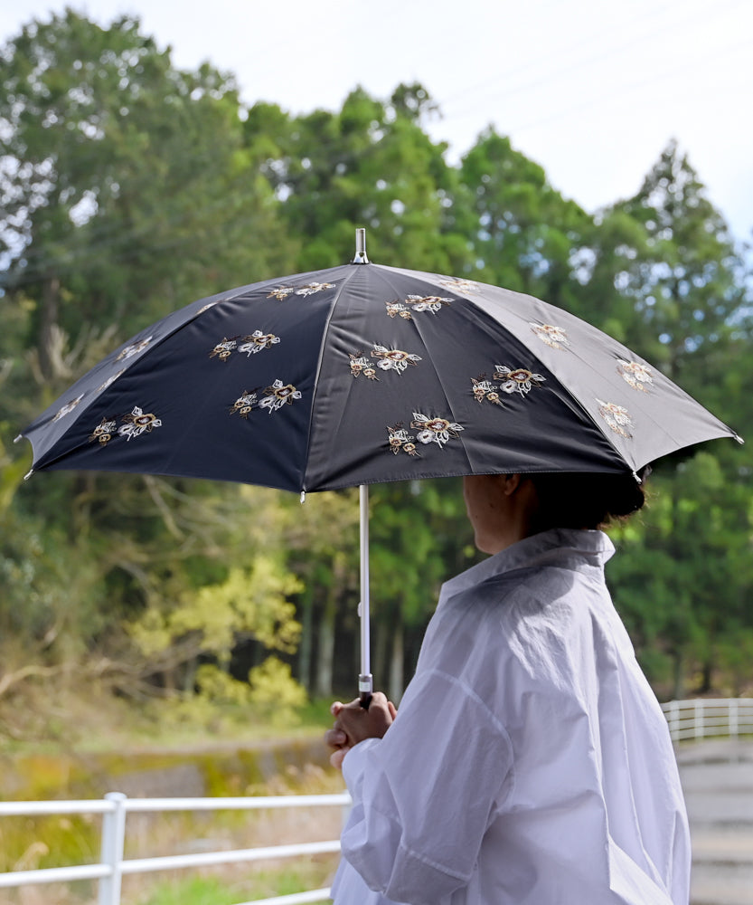 〈UVカット率99%以上・一級遮光生地・晴雨兼用〉野ばら刺繍の日傘 （長傘タイプ） (ELS54)