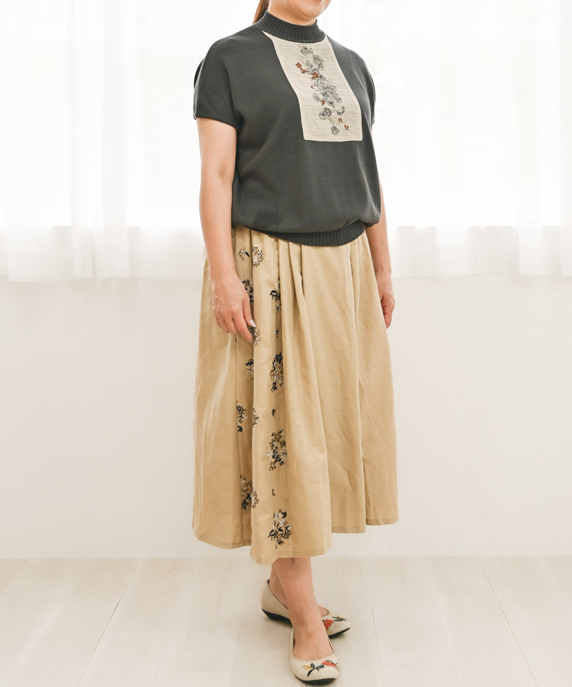細番手の高級コットンコーマ糸〉スミレ押し花刺繍のプルオーバー 細番手の高級コットンコーマ糸〉スミレ押し花刺繍のプルオーバー