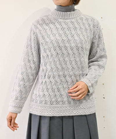〈高品質シルク＆アンゴラ山羊モヘヤ〉模様編み ボトルネックセーター (mug915)