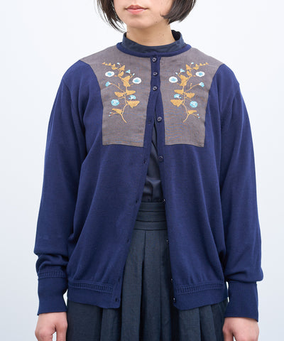 〈高級スーピマ超長綿ニット〉〈通年着られる〉袖口や裾リブに模様編み ヒルガオ刺繍 コットンカーディガン (muf413)