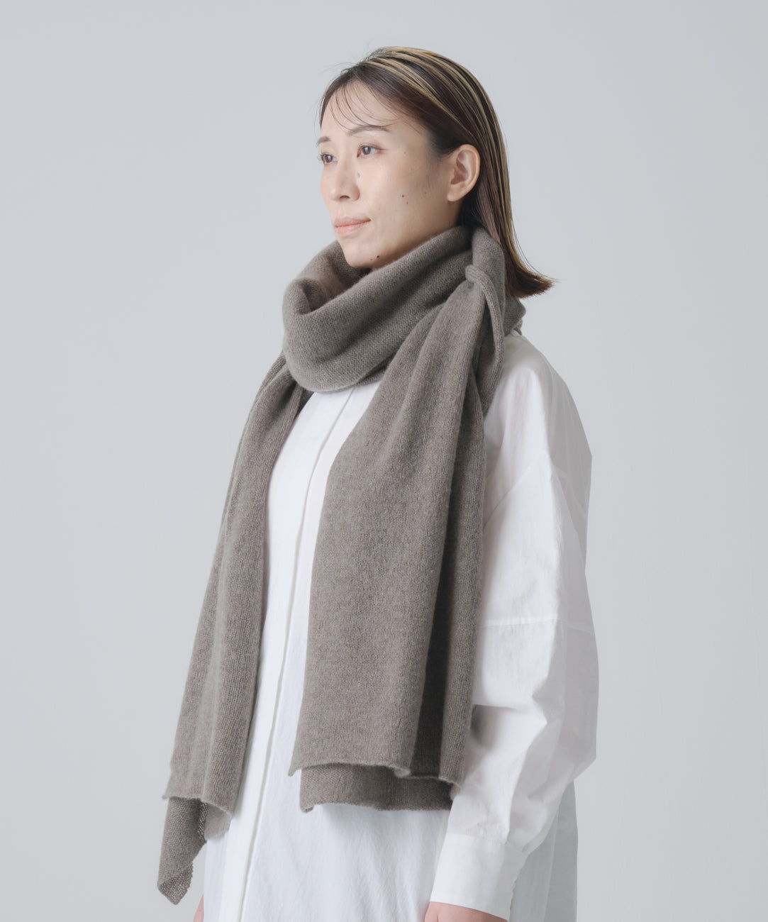 comoli  カシミヤ100%大判ストール　新品未使用 カシミヤ100％の大判ストール（CAA-020） – WOOL STUDIO