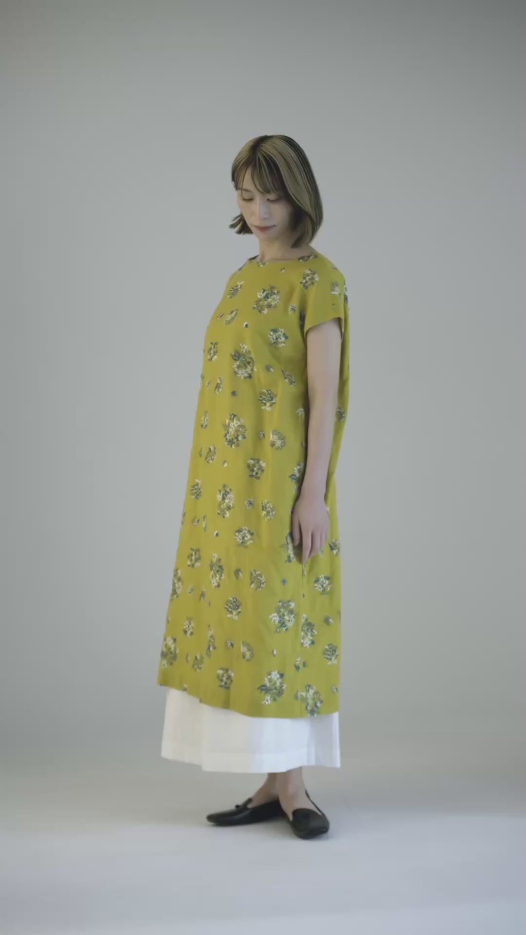 遠州織物 コットンリネン〉野小花刺繍 フレンチスリーブワンピース