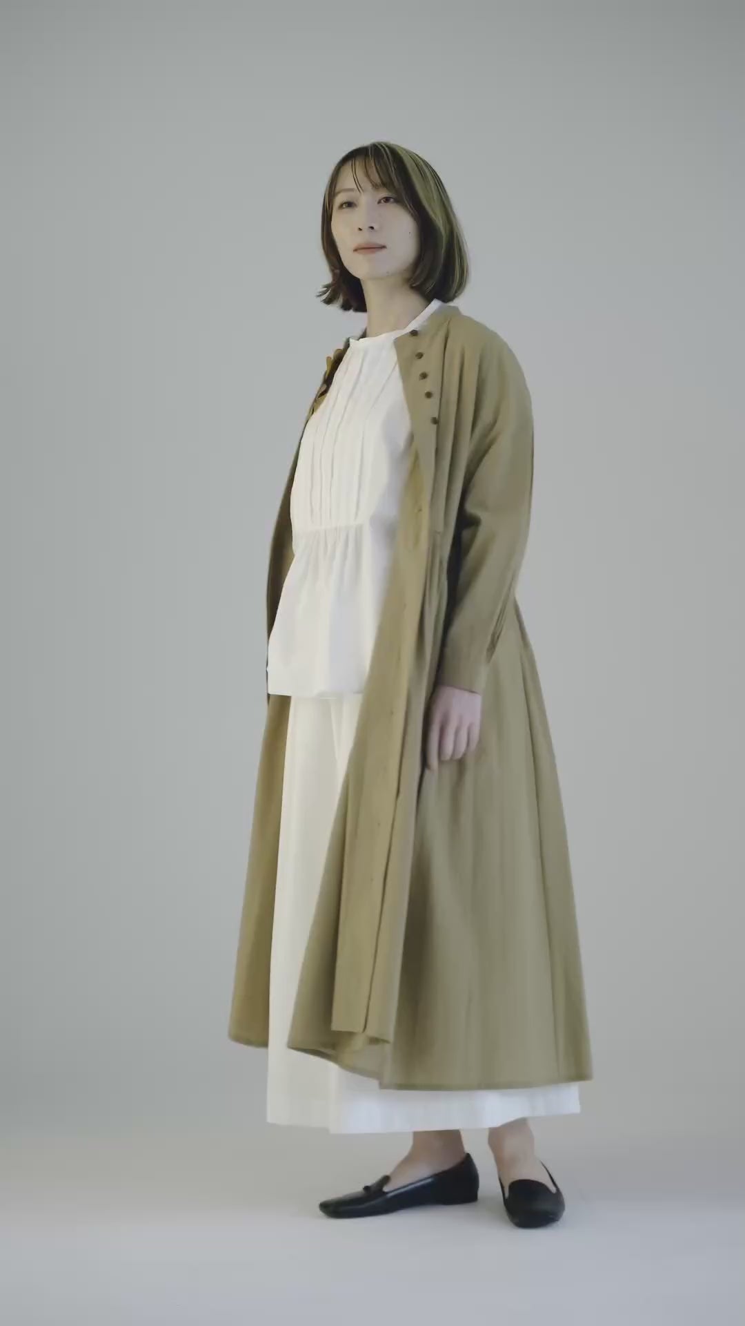 遠州織物 コットンシフォン生地〉イラカ刺繍 フロントタック フレンチ