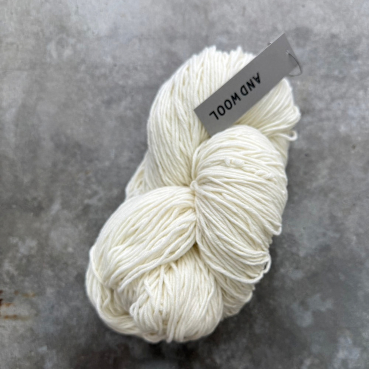 No.42 スーパーファインウール糸 （並太）(DK) 約250g カセ巻 – WOOL